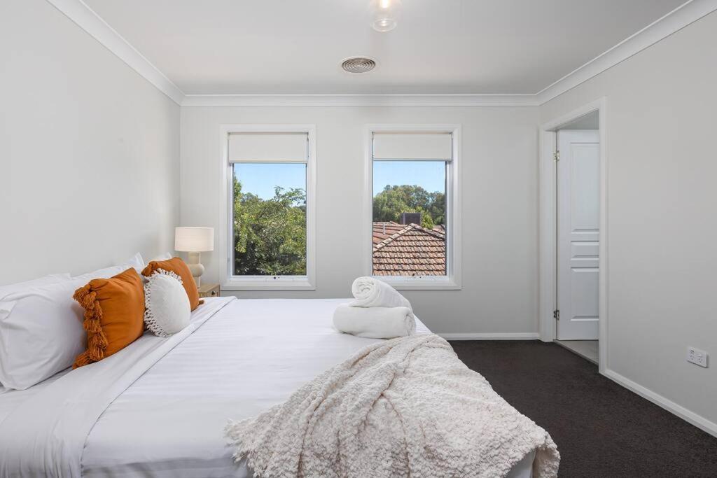 Villa Stylish Urban Getaway In The Heart Of The City Wagga Wagga Exterior foto